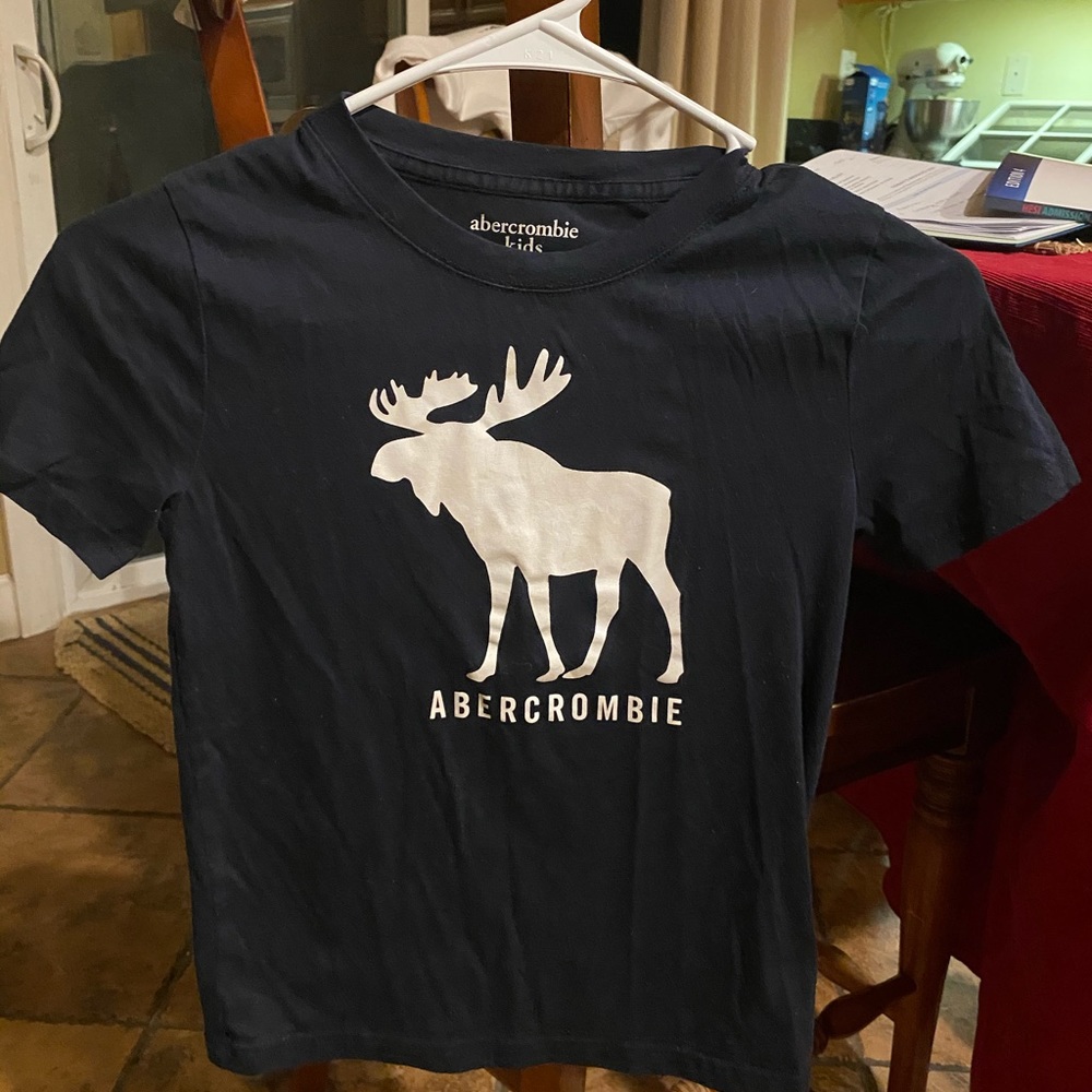 Boys Sz 7/8 Abercrombie coloring changing tshirt